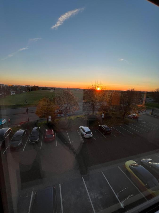 Aeropartment & Aerotel, London Heathrow Airport, Terminal 4, Ev Stations & Cheap Parking On Site! Hillingdon Extérieur photo
